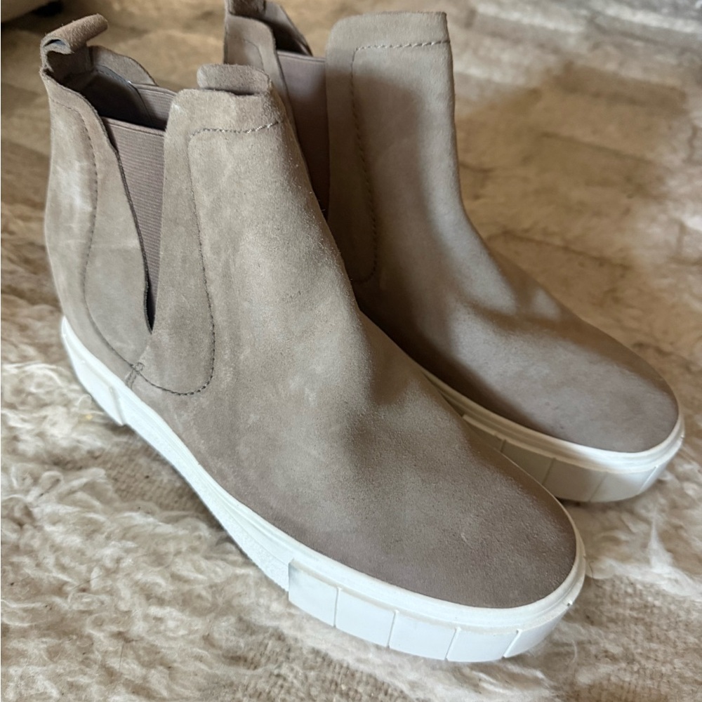 Dolce Vita Suede Chelsea Sneakers | SIZE 10